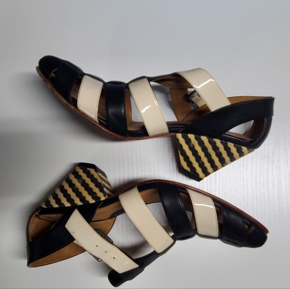 Fluevog purpose objective low-heeled fisherman sandle black and cream - Picture 8 of 14